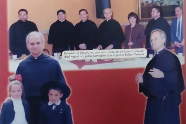 El padre Robert Prevost en 2002 ,Cedida