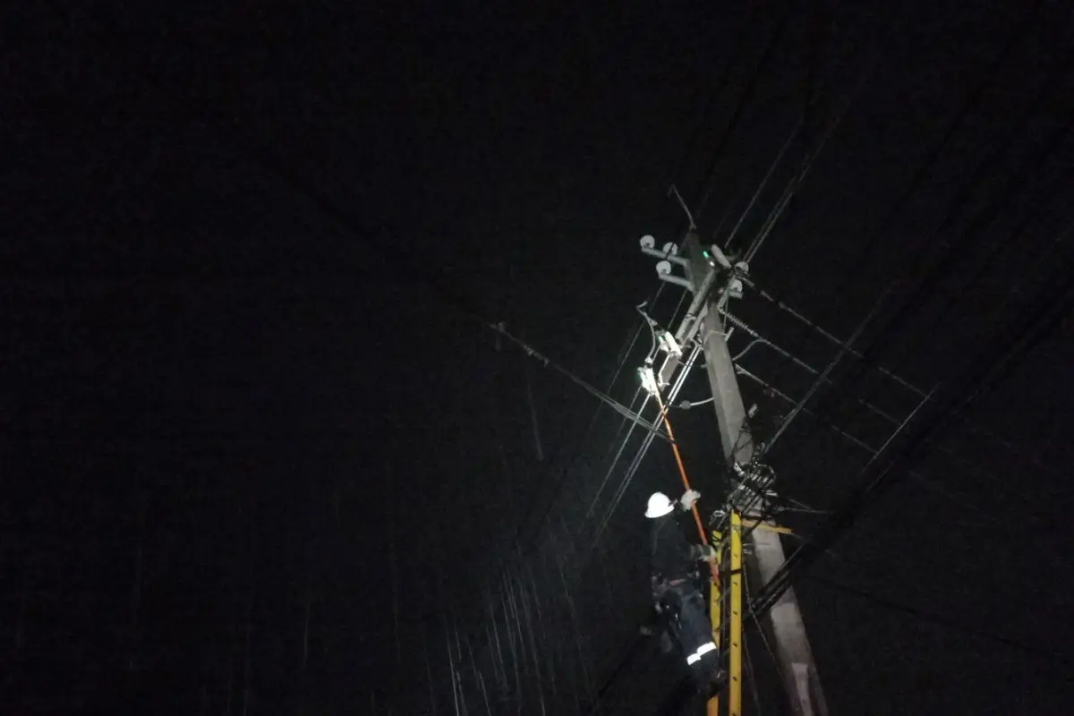 Corte de luz en distintas comunas de Santiago, red X
