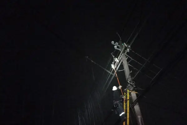 Corte de luz en distintas comunas de Santiago ,red X