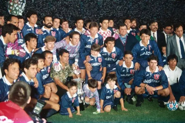 El plantel de la U que fue campeón luego de 25 años ,red X