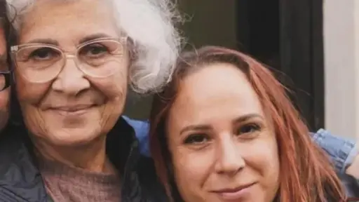 Teresita Reyes y su hija, Redes sociales