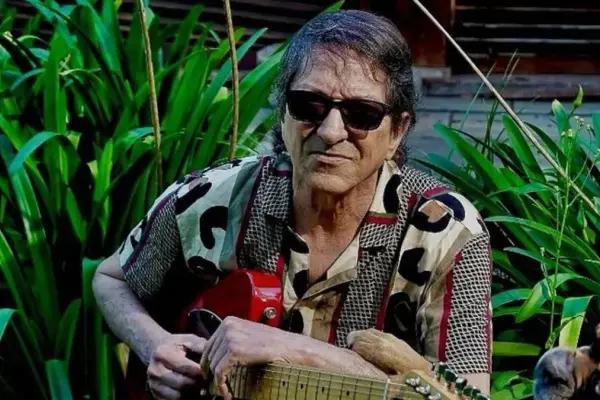 Julio Moura, guitarrista de Virus ,Redes sociales | Referencial