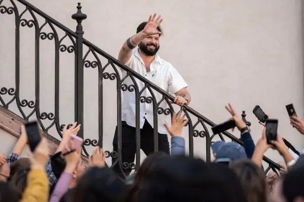 Boric recibió a los curiosos en La Moneda ,Cedida