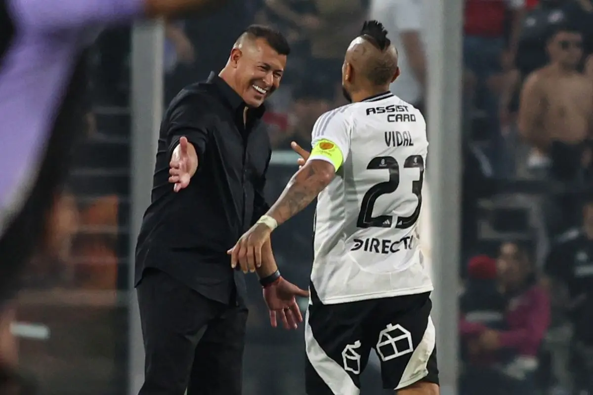 Arturo Vidal se lo dedicó a Jorge Almirón, red X