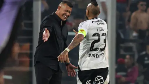 Arturo Vidal se lo dedicó a Jorge Almirón, red X