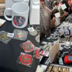 Souvenirs de Pinochet en el Día de los Patrimonios, red X