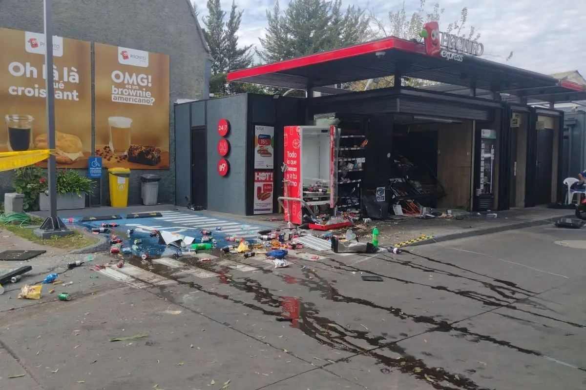 Mujer que atendía el Pronto Express está en riesgo vital, red X