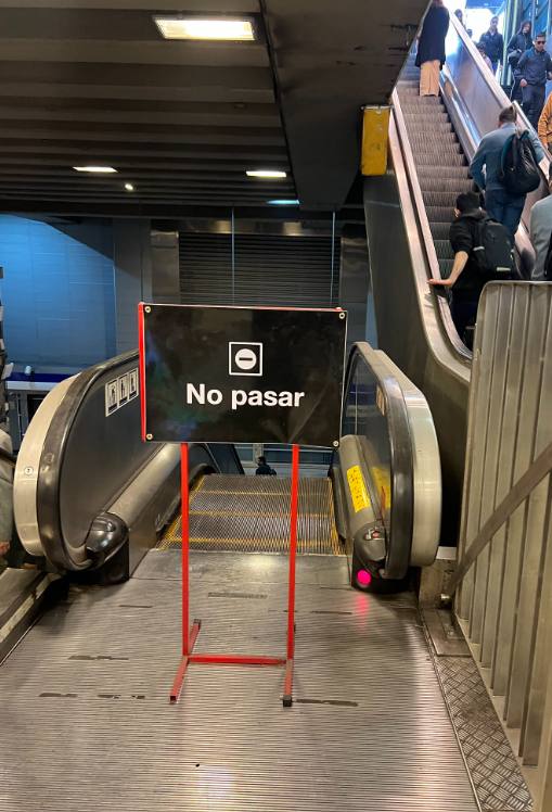 Escaleras del Metro de Santiago - Redes Sociales