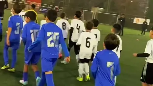 niños jugando fútbol , Cedida