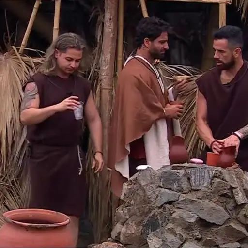Princeso se lavó los dientes con su propia orina en Mundos Opuestos ,Canal 13