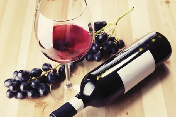 ¡Este Día del Padre rompe con lo tradicional y regálale a papá una experiencia con música, risas y vino! ,Cedida