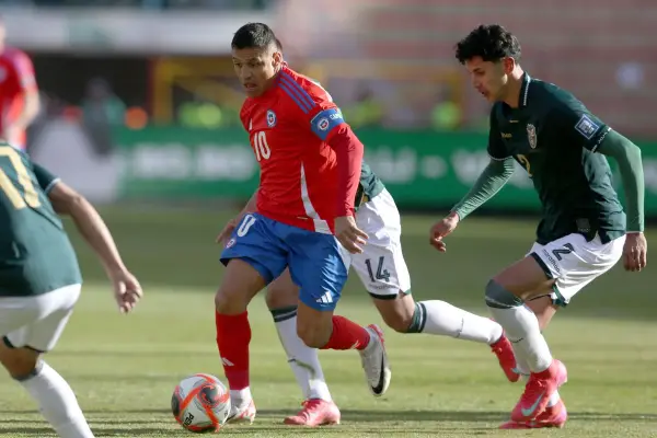 Alexis Sánchez poco pudo hacer en Bolivia ,red X
