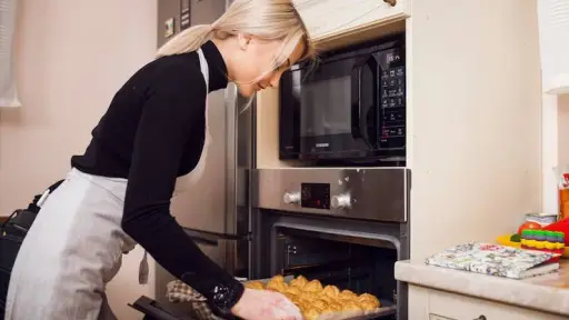 Horno eléctrico y microondas, Freepik