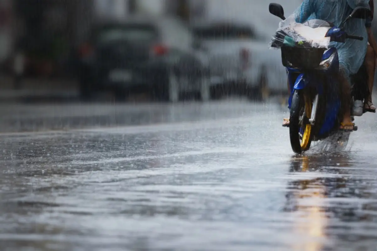 Recomendaciones esenciales para una conducción de motocicletas segura en días de lluvias, Redes sociales | Referencial