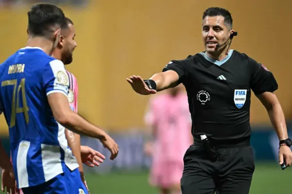 Cristián Garay dirigió el choque de Inter Miami y Porto ,red X