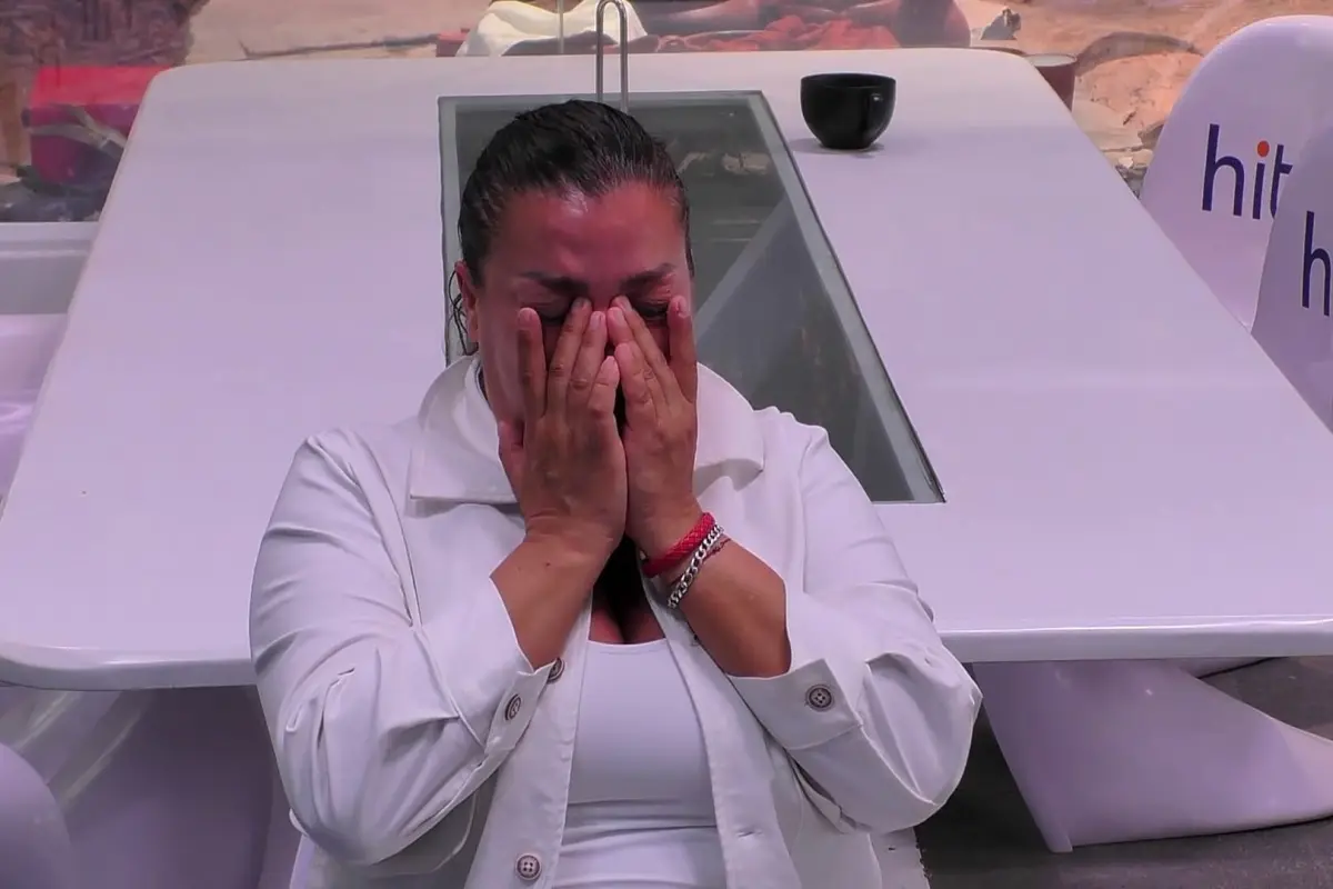 Marlen Olivari emocionada hasta las lágrimas en ''Mundos Opuestos'', Cedida | Canal 13