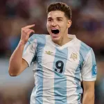 Julián Álvarez anotó el 1-0, red X