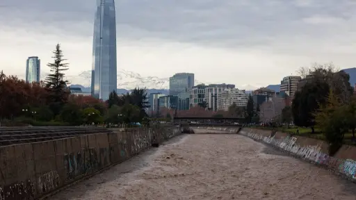 Hombre no vidente cayó al Río Mapocho , Redes sociales | Referencial