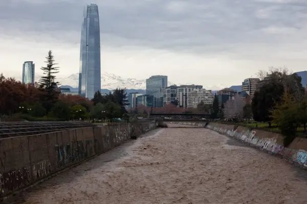 Hombre no vidente cayó al Río Mapocho  ,Redes sociales | Referencial