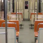 Los clásicos asientos naranja del metro, Instagram