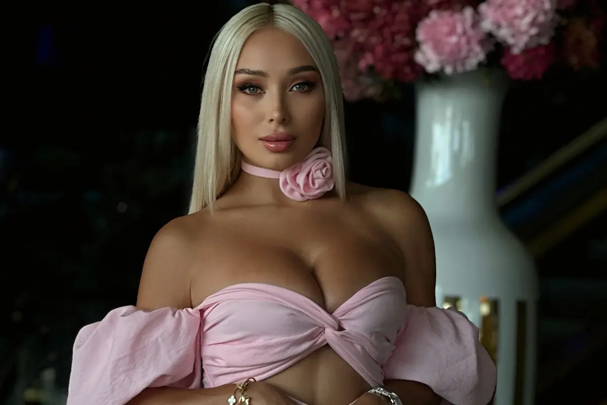 Daniella Cháavez, Instagram