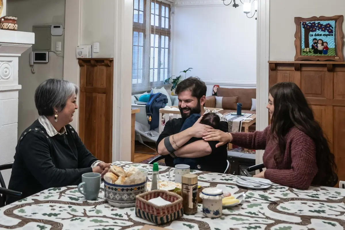 Jeannette Jara conoció a Violeta Boric ,red X