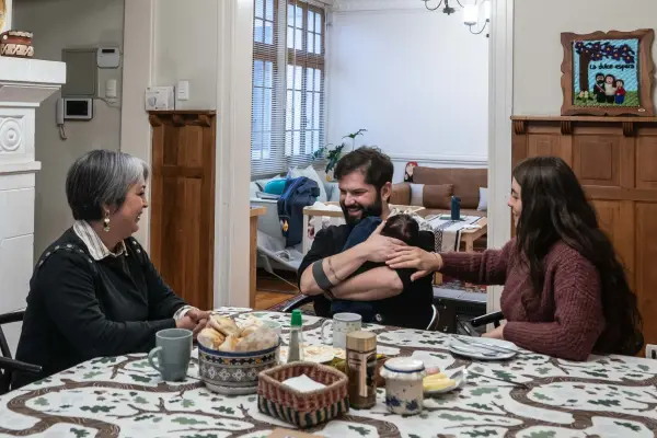 Jeannette Jara conoció a Violeta Boric ,red X