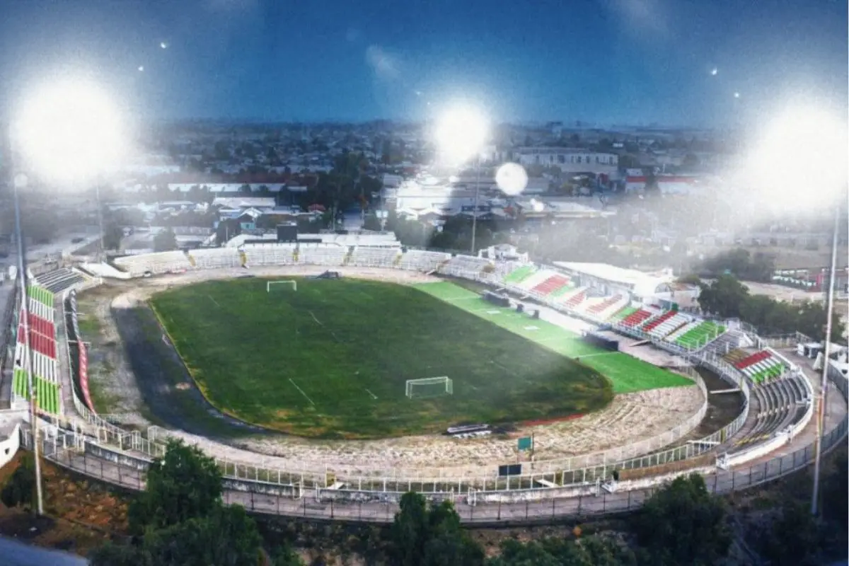 Estadio Municipal de La Cisterna con iluminación , Cedido