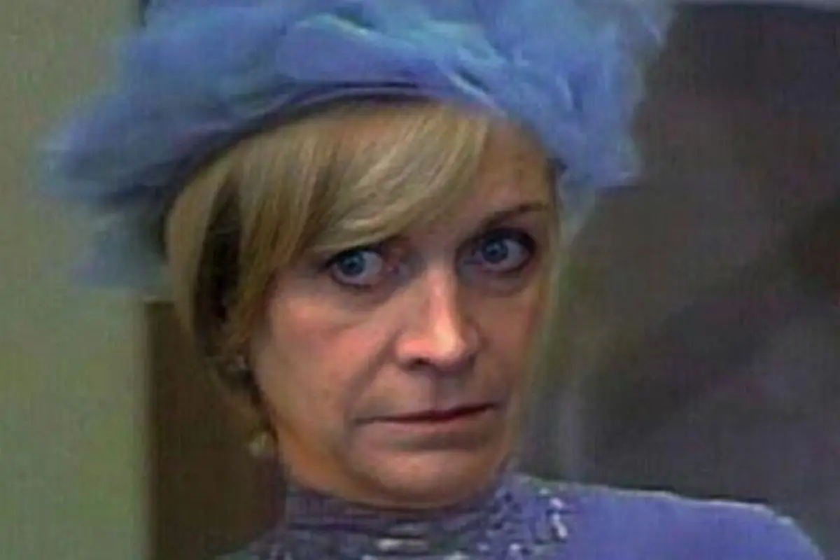 Evelyn Matthei como Doña Clotilde, la Bruja del 71, red X