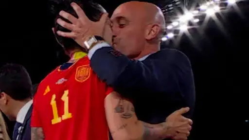 Luis Rubiales beso a Jenni Hermoso , Redes sociales 