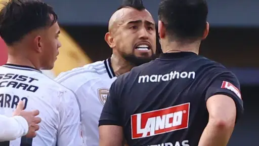 Arturo Vidal insultó al árbitro Véjar, red X