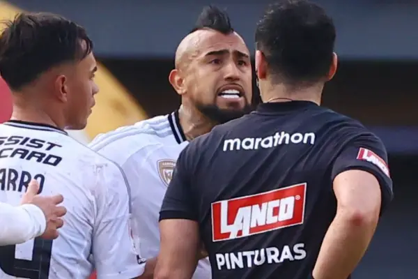 Arturo Vidal insultó al árbitro Véjar ,red X