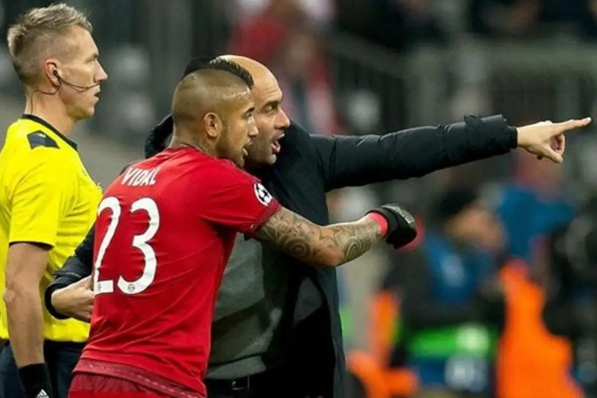 Pep Guardiola dirigió a Arturo Vidal en Alemania, red X