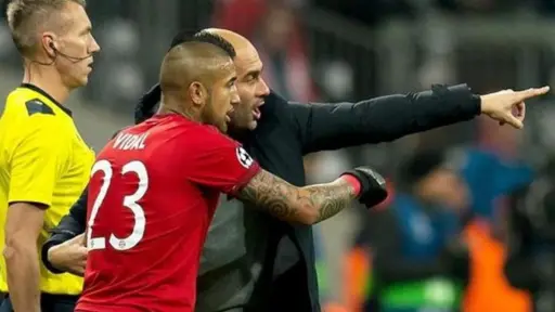 Pep Guardiola dirigió a Arturo Vidal en Alemania, red X