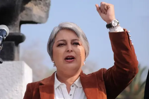 Jeannette Jara pretende llegar a La Moneda ,red X