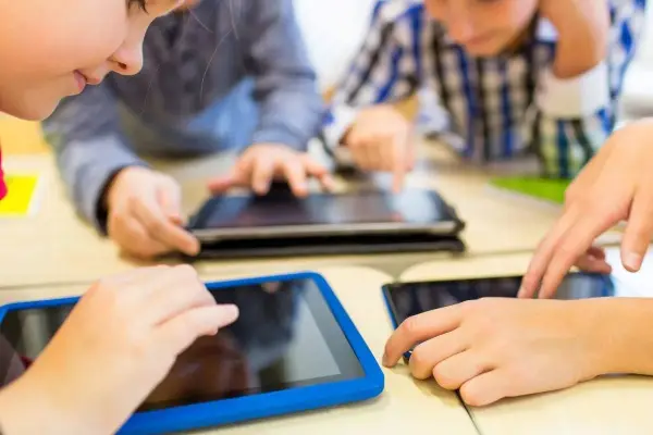 Más comunicación, menos conexión en la temprana infancia  ,Redes sociales | Referencial