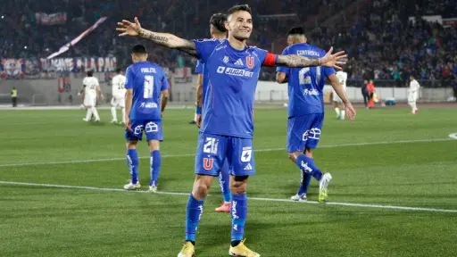Charles Aránguiz anotó el primer gol en el Nacional, Juan Pablo Carmona