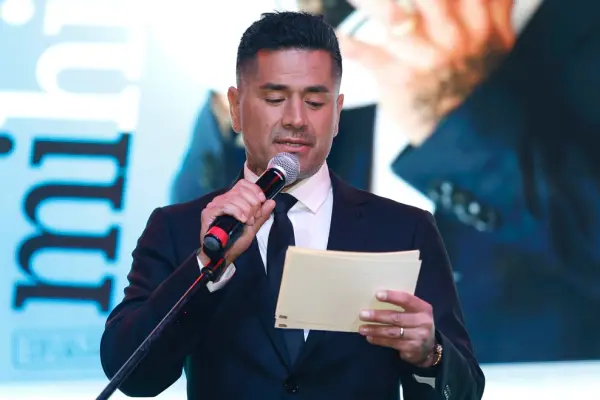 Jorge Acuña presentó su libro ,Cedida