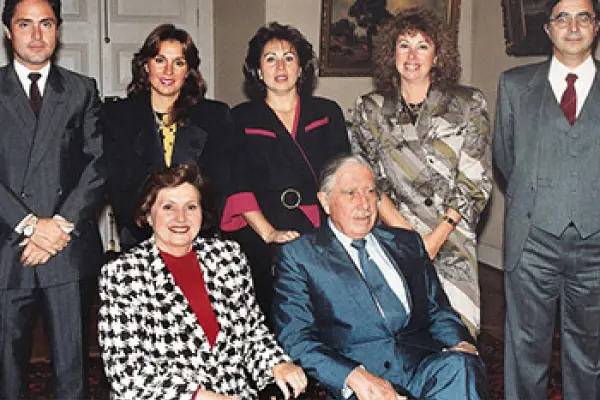 Clan Pinochet-Hiriart en pie de guerra por herencia del dictador ,Redes sociales | Referencial