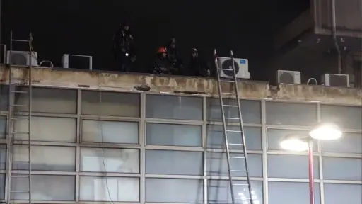 Bomberos continúa trabajando en el lugar, red X