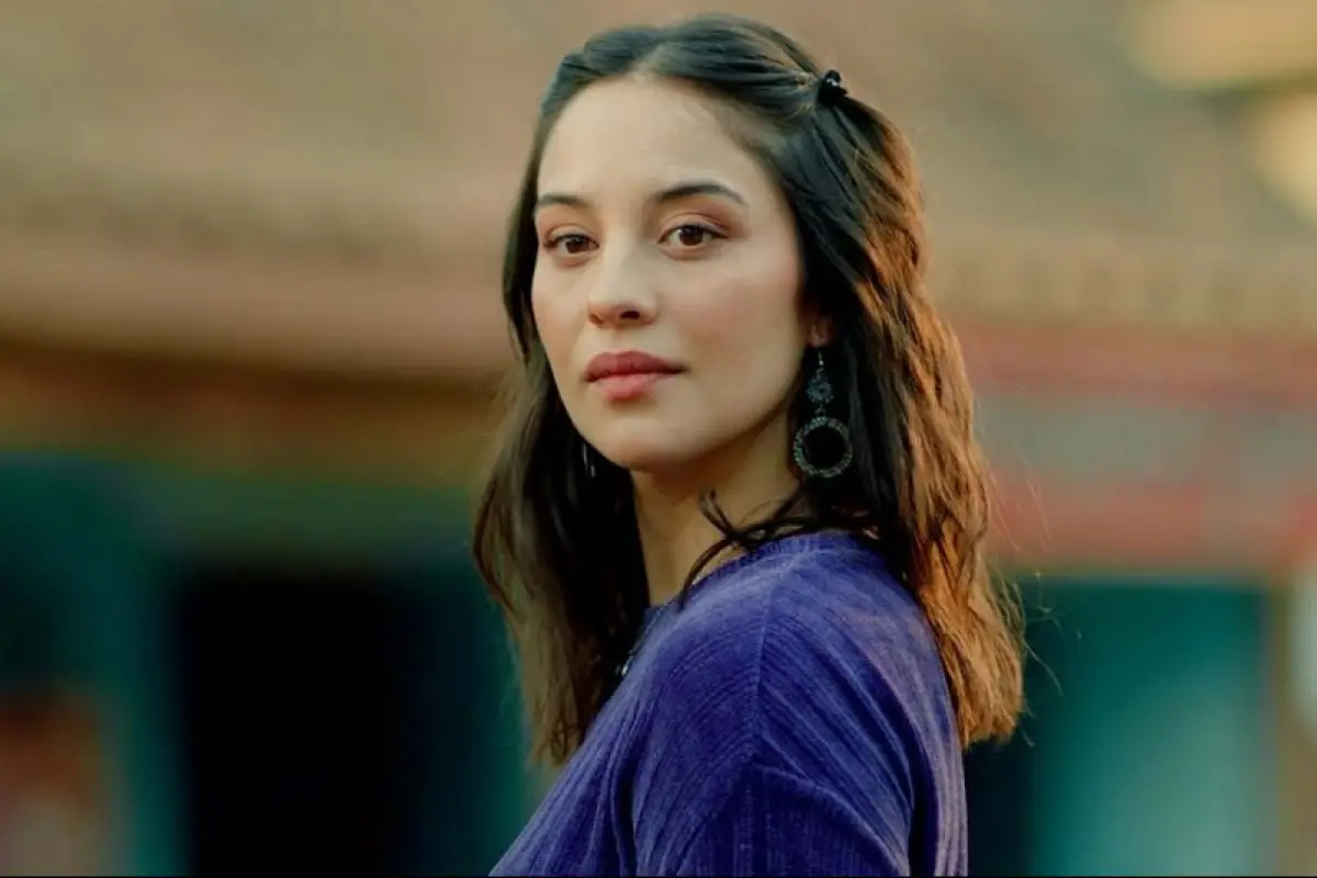 Vivianne Dietz en Aguas de Oro, Mega