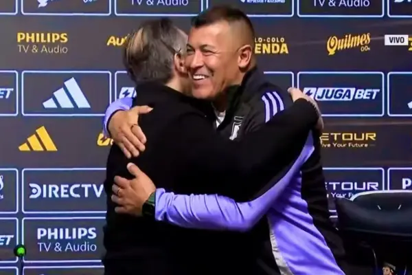 Mosa y Almirón se funden en un abrazo ,Captura
