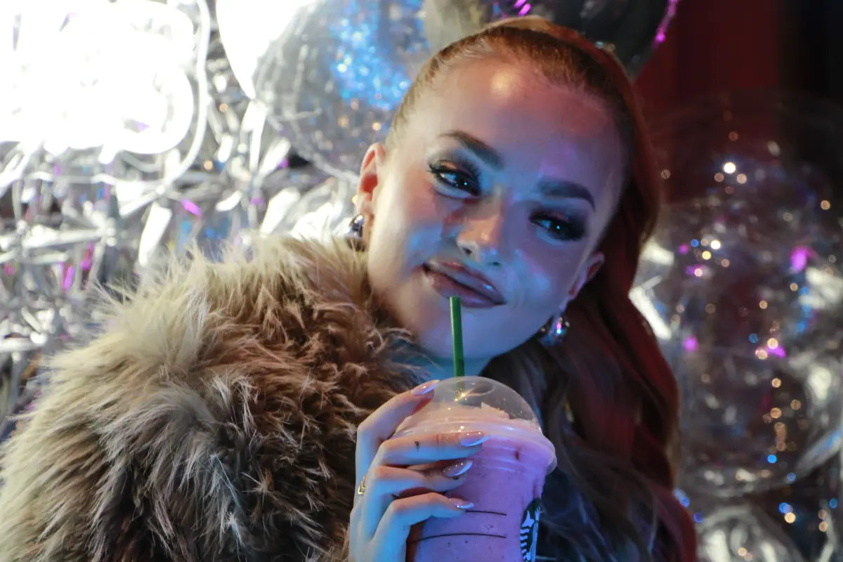 Starbucks party, Cedida