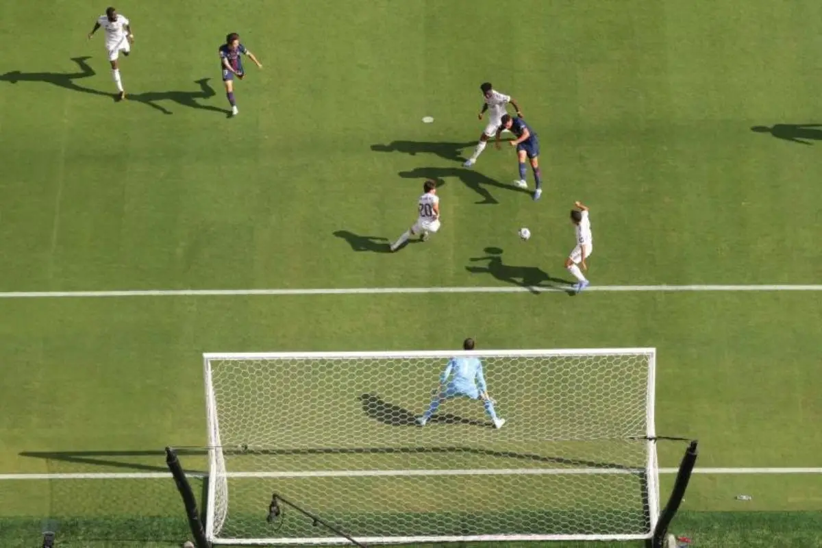 El PSG goleó 4-0 al Real Madrid, red X