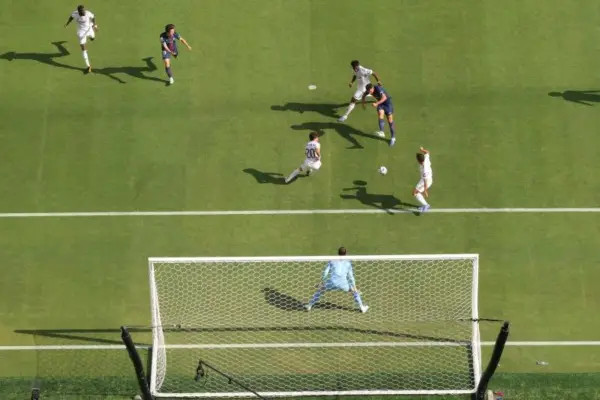 El PSG goleó 4-0 al Real Madrid ,red X