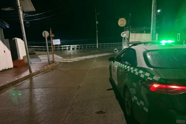 Carabineros resguarda el borde costero ,red X