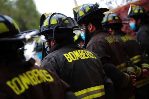 Captan a voluntarios de Bomberos robando en plena emergencia ,Redes sociales | X
