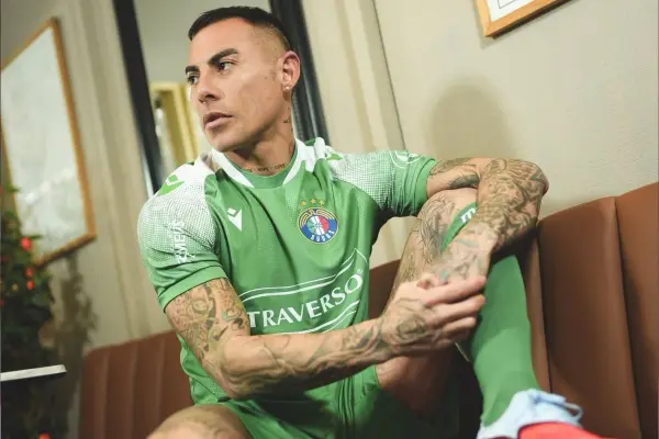 Eduardo Vargas con las camiseta de Audax Italiano ,red X
