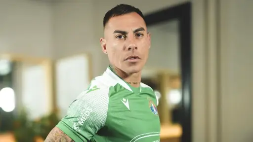 Eduardo Vargas posando con los colores de Audax Italiano, Audax Italiano