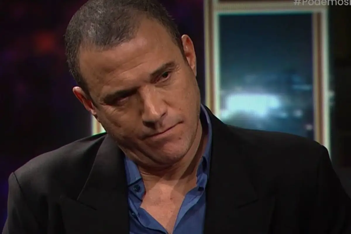 Julián Elfenbein, Redes Sociales